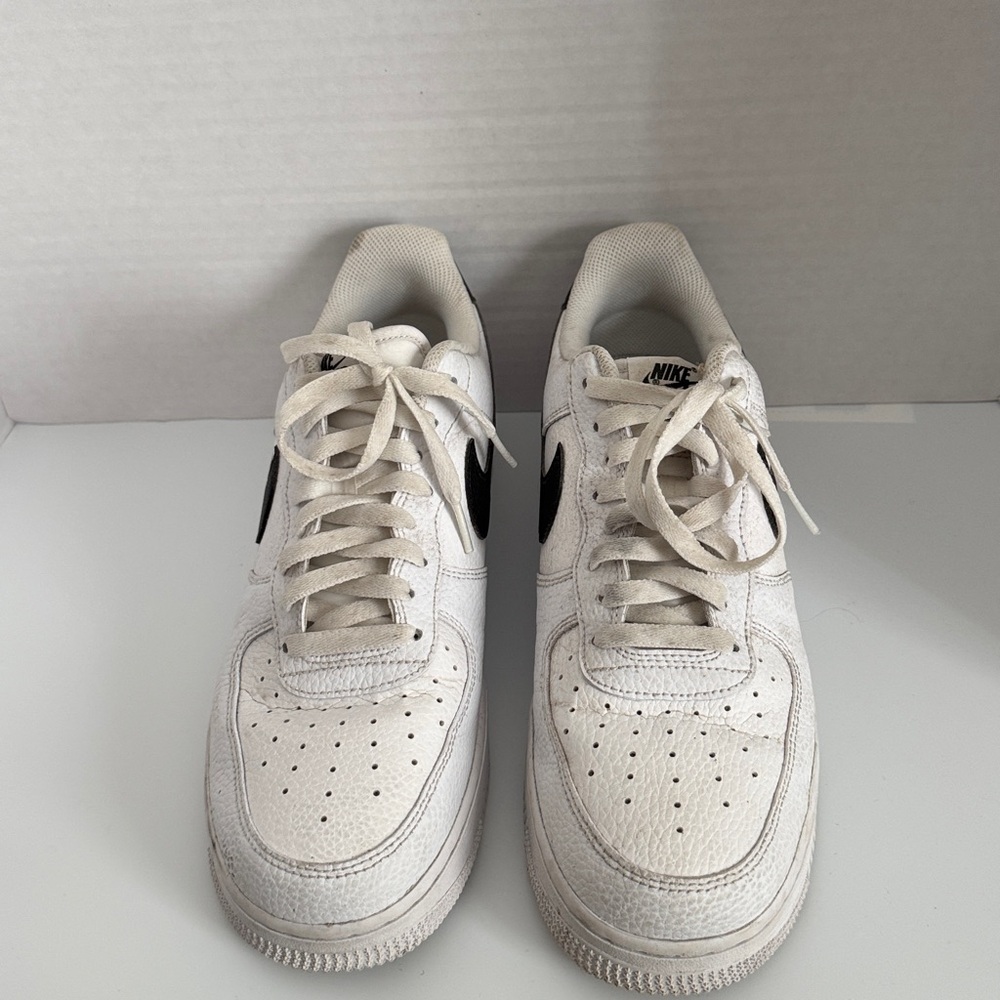 Nike Air Force 1 Low ‘07, white and black pebbled leather - Picture 3 of 4